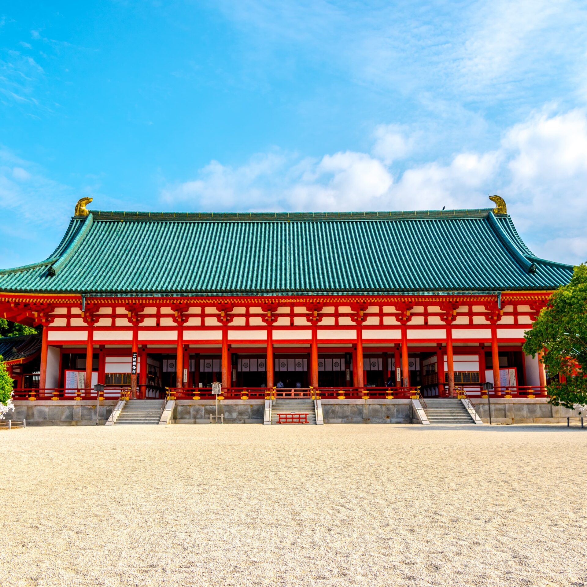 麗しい平安神宮の魅力的な色彩と 美を創出した建築家たち