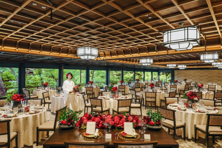 平安神宮神苑を望む披露宴会場